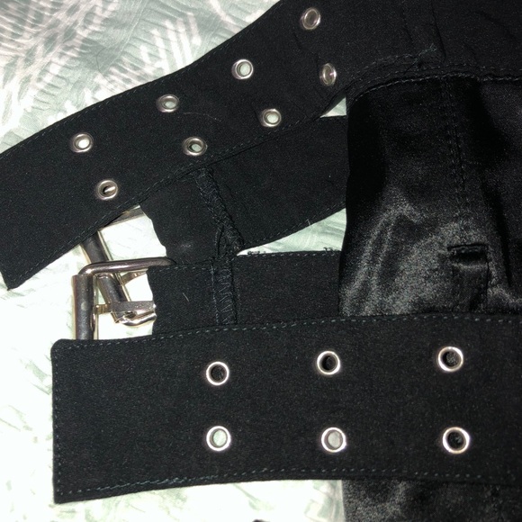 Black Buckle/Lace Detailed Tube Top - Picture 3 of 5